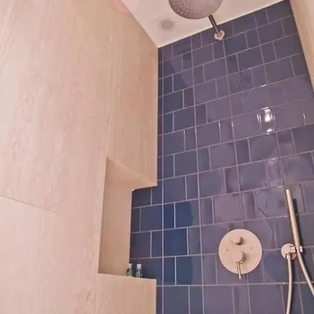 Margot - Luxury 2br Mouffetard Historic Heights 파리