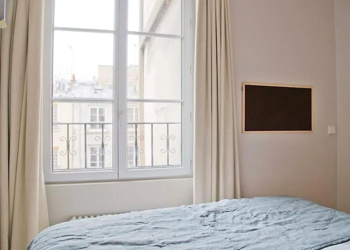 Apartment Margot - Luxury 2br Mouffetard Historic Heights Paris