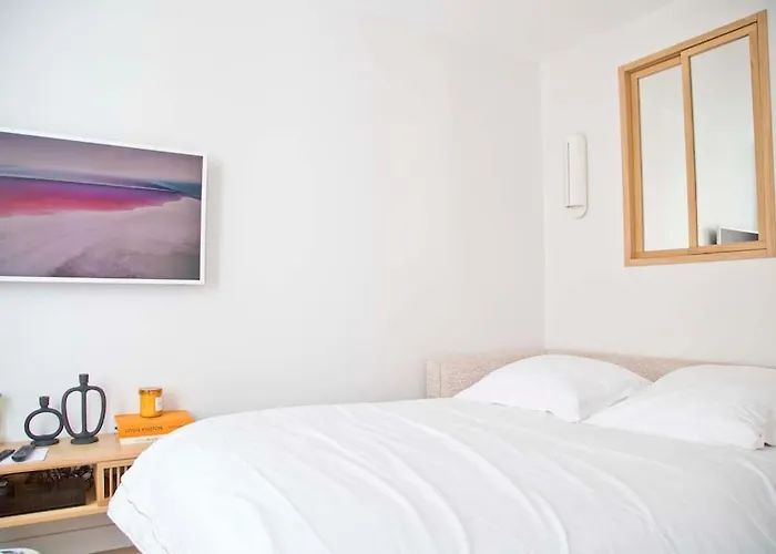 Margot - Luxury 2br Mouffetard Historic Heights Apartment Paris