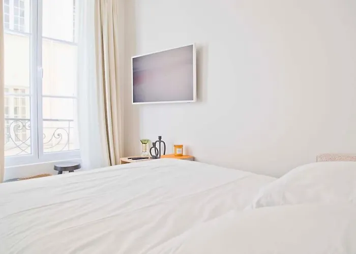 Margot - Luxury 2br Mouffetard Historic Heights * Paris