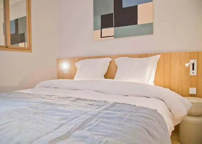 Margot - Luxury 2br Mouffetard Historic Heights Paris
