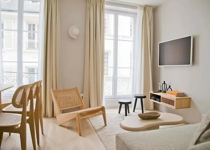 Apartment Margot - Luxury 2br Mouffetard Historic Heights Paris