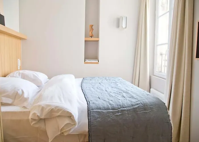 Margot - Luxury 2br Mouffetard Historic Heights Apartment Paris