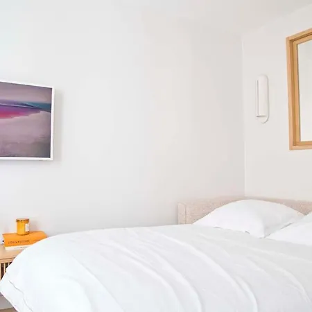 Margot - Luxury 2br Mouffetard Historic Heights Apartment Paris